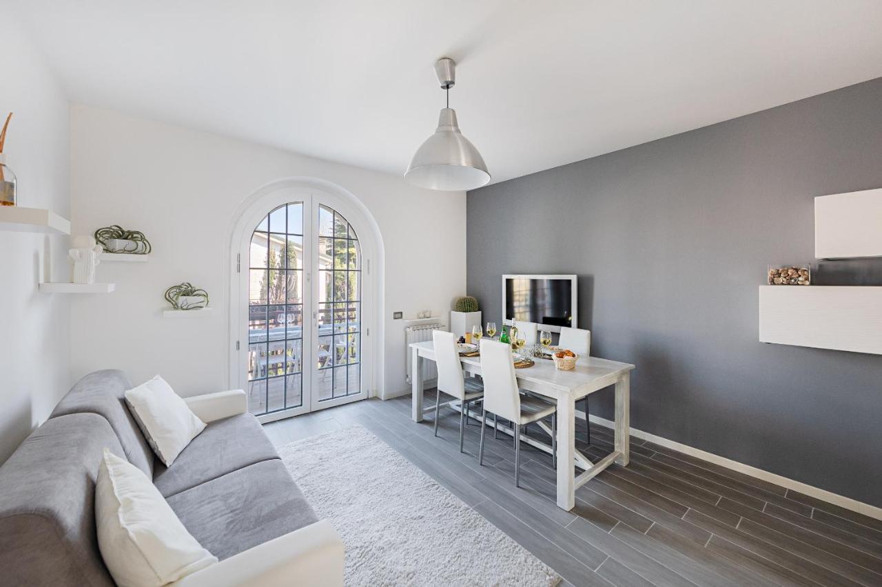 Appartamento Mazzini P1-25 By Wonderful Italy Sirmione Luaran gambar